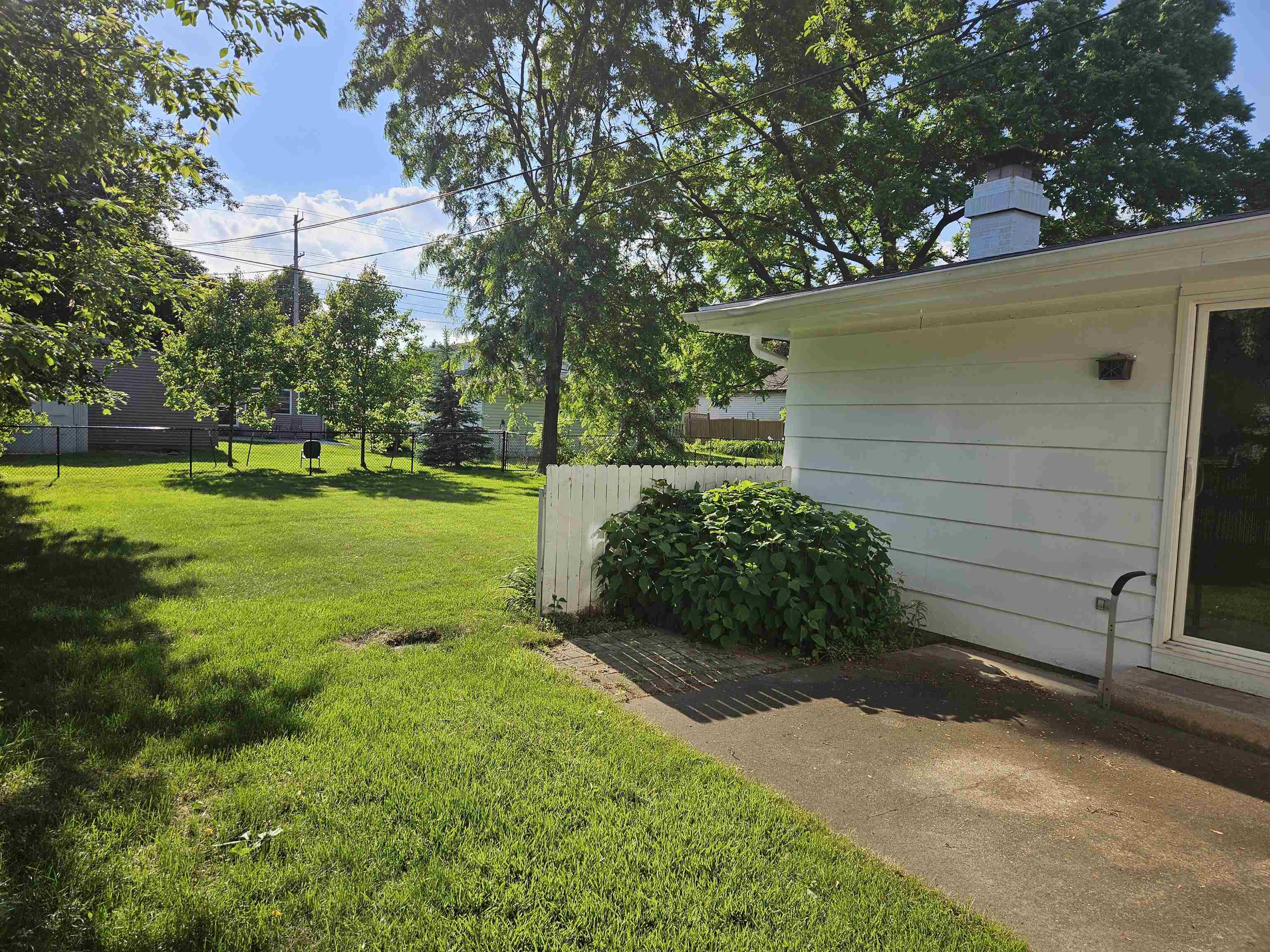 1823 North Alvin Street Appleton, WI 54911 - Photo 3 of 39