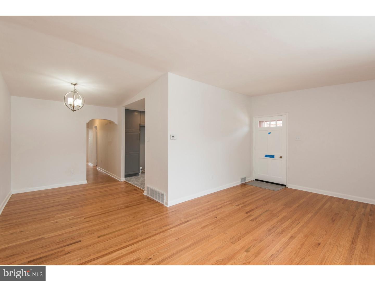 740 Hill Road Philadelphia, PA 19128 - Photo 21 of 21 Living Room
