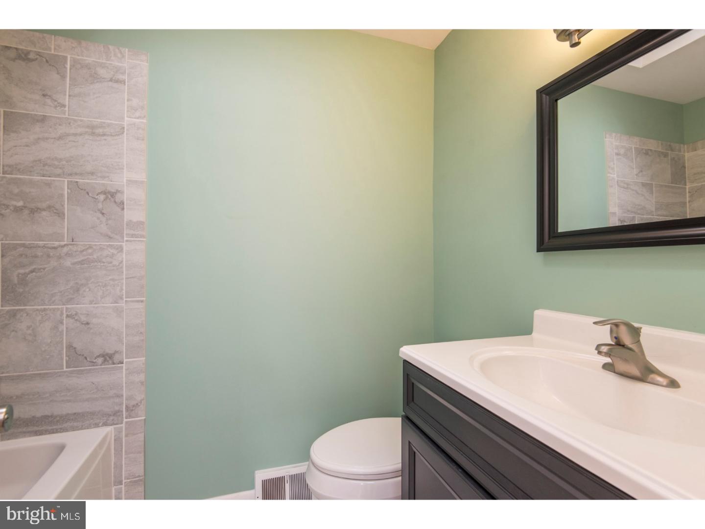 740 Hill Road Philadelphia, PA 19128 - Photo 10 of 21 Bathroom