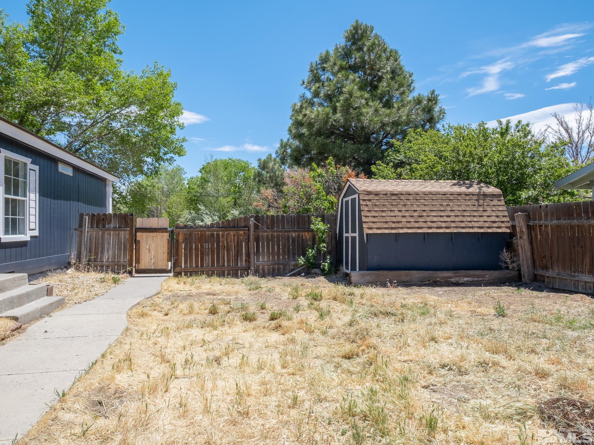 3975 Sandpiper Drive Reno, NV 89508 - Photo 33 of 35 a backyard of house with a large tree