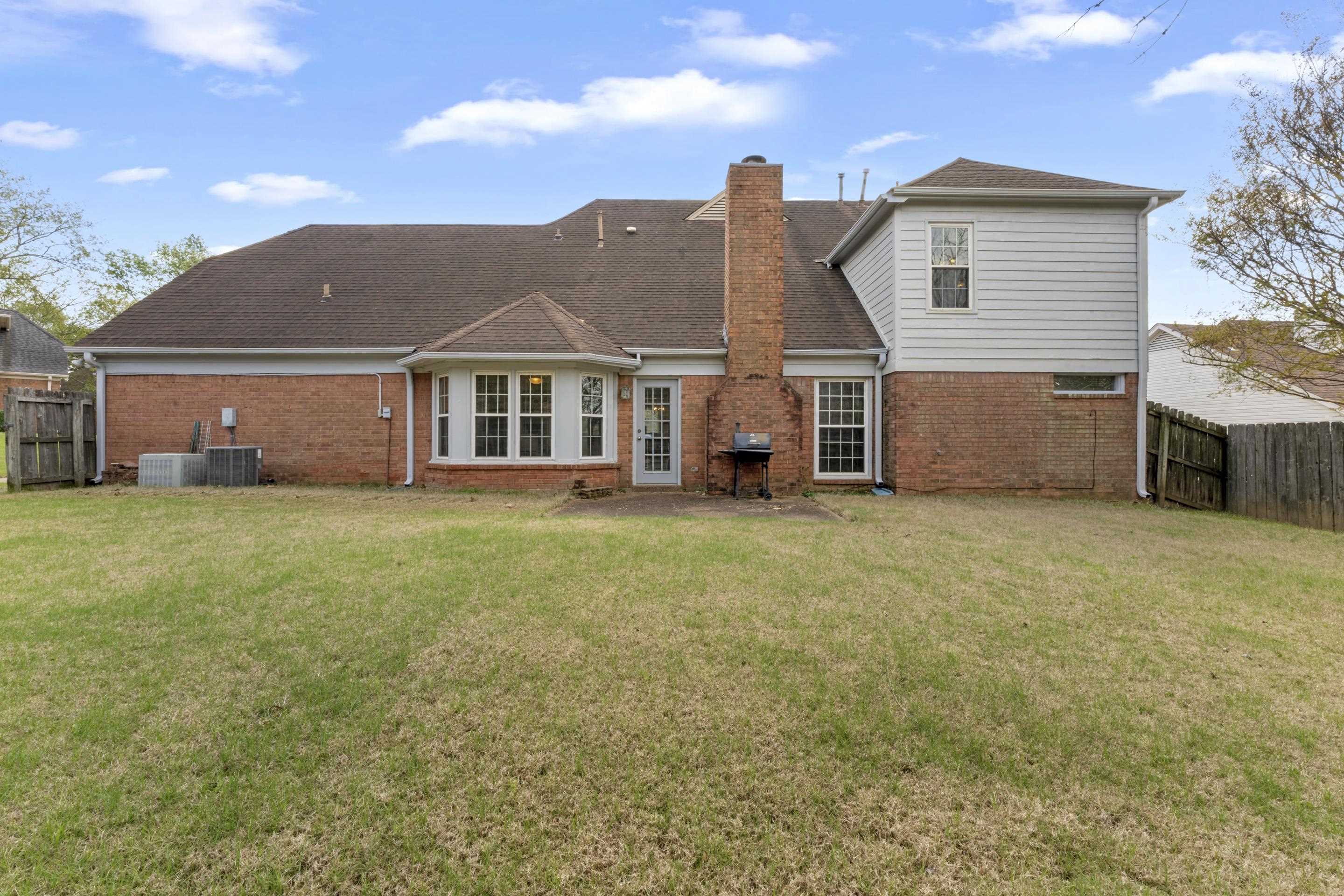 8956 Meadow Ridge Cove East Memphis, TN 38016 - Photo 26 of 28 a front view of a house with a garden