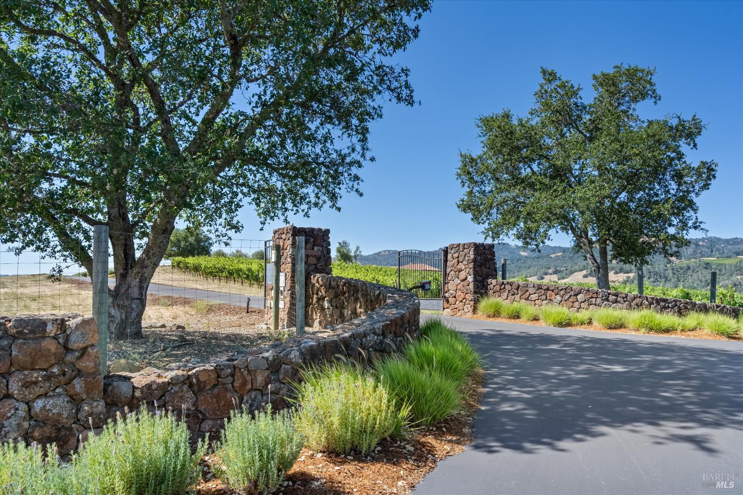 25084 Asti Road Cloverdale, CA 95425 - Photo 5 of 87