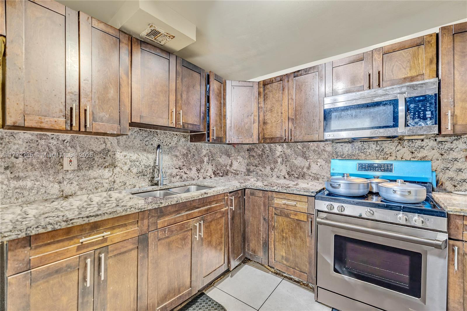 16740 Northeast 9th Avenue, Unit 302 North Miami Beach, FL 33162 - Photo 4 of 19