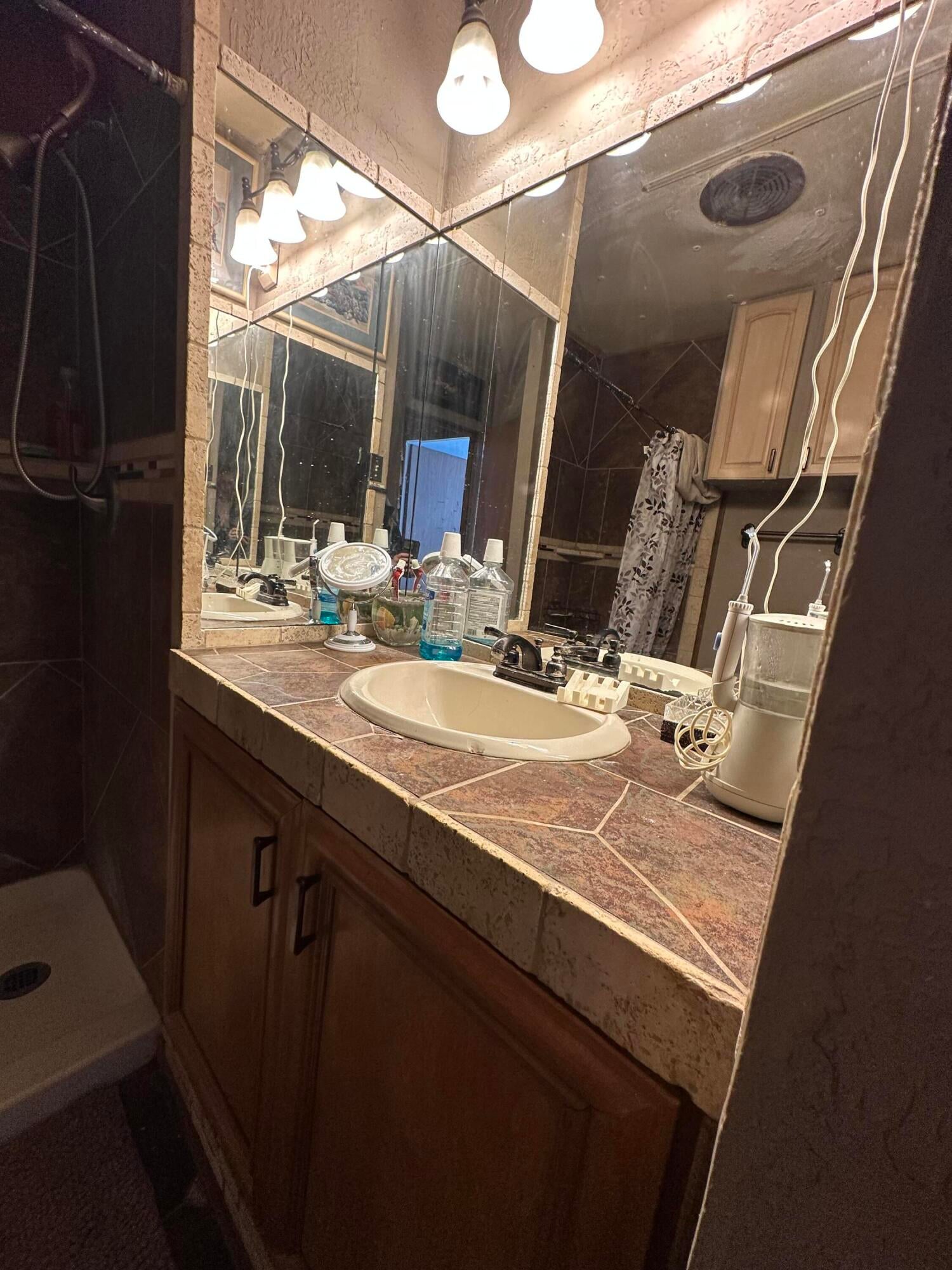 453551 East 305 Road Afton, OK 74331 - Photo 6 of 23 Bathroom
