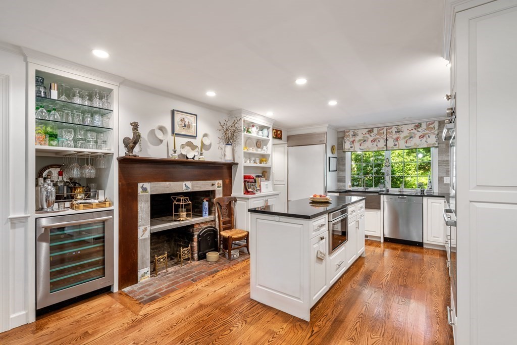 220 Stoney Lea Road Dedham, MA 02026 - Photo 3 of 28 Gallery Image 3