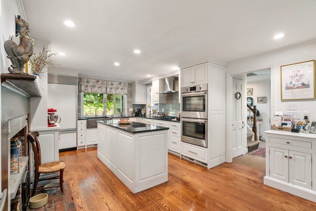 220 Stoney Lea Road Dedham, MA 02026 - Photo 8 of 28 Gallery Image 8