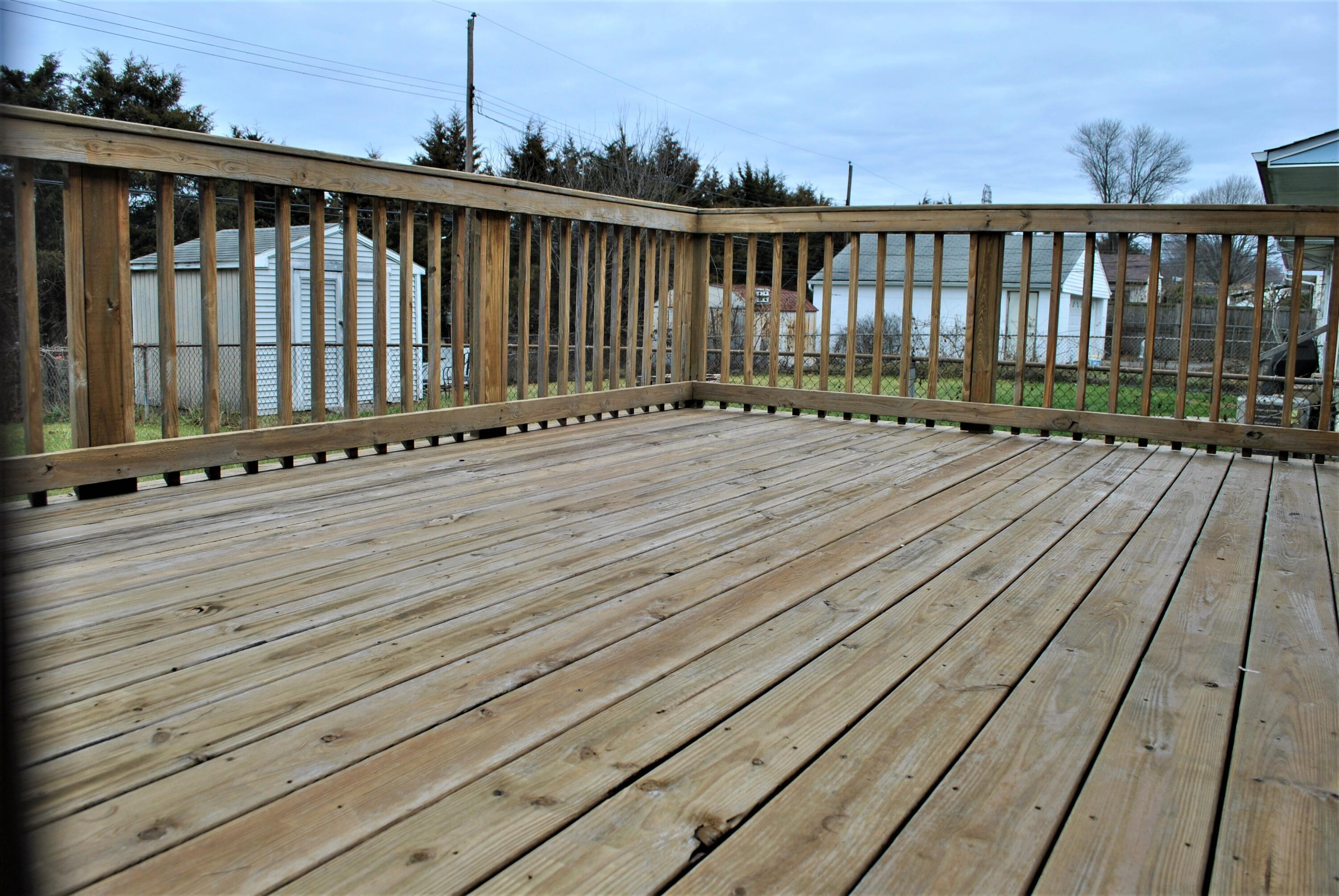 252 East Alcott Road Columbus, OH 43207 - Photo 9 of 21 Back Deck