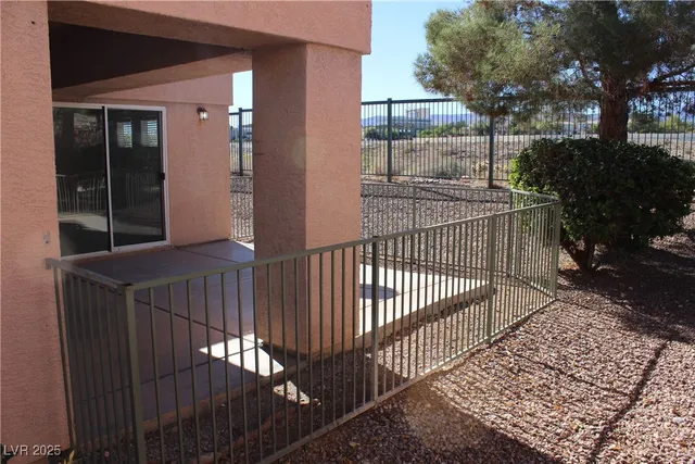 $2,550 | 733 Chase Tree Street, Las Vegas, NV 89144