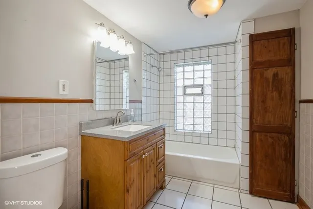 $2,500 | 115 East Naperville Road, Westmont, IL 60559