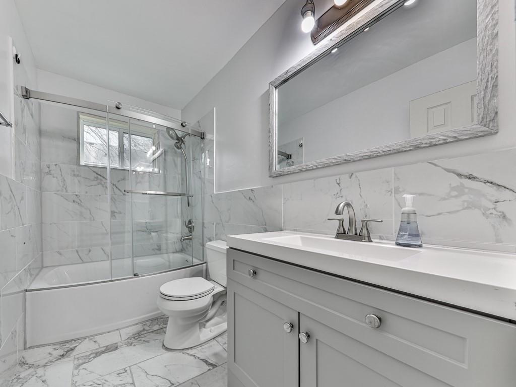6700 Roswell Road, Unit 24E Atlanta, GA 30328 - Photo 10 of 14 a bathroom with a sink a toilet and shower