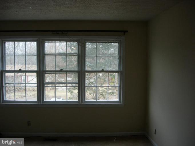 102 Choptank Road Stafford, VA 22556 - Photo 3 of 9 Living Room