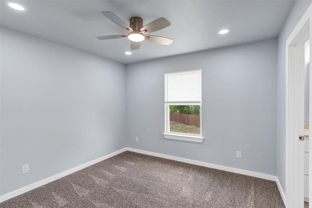 588 Highview Court Godley, TX 76044 - Photo 33 of 38 an empty room with a window