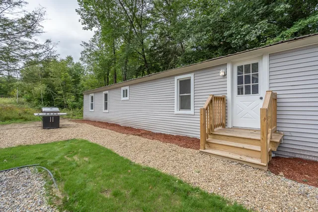 $2,200 | 89 Kelley Pond Road, Unit B, New Hampton, NH 03256