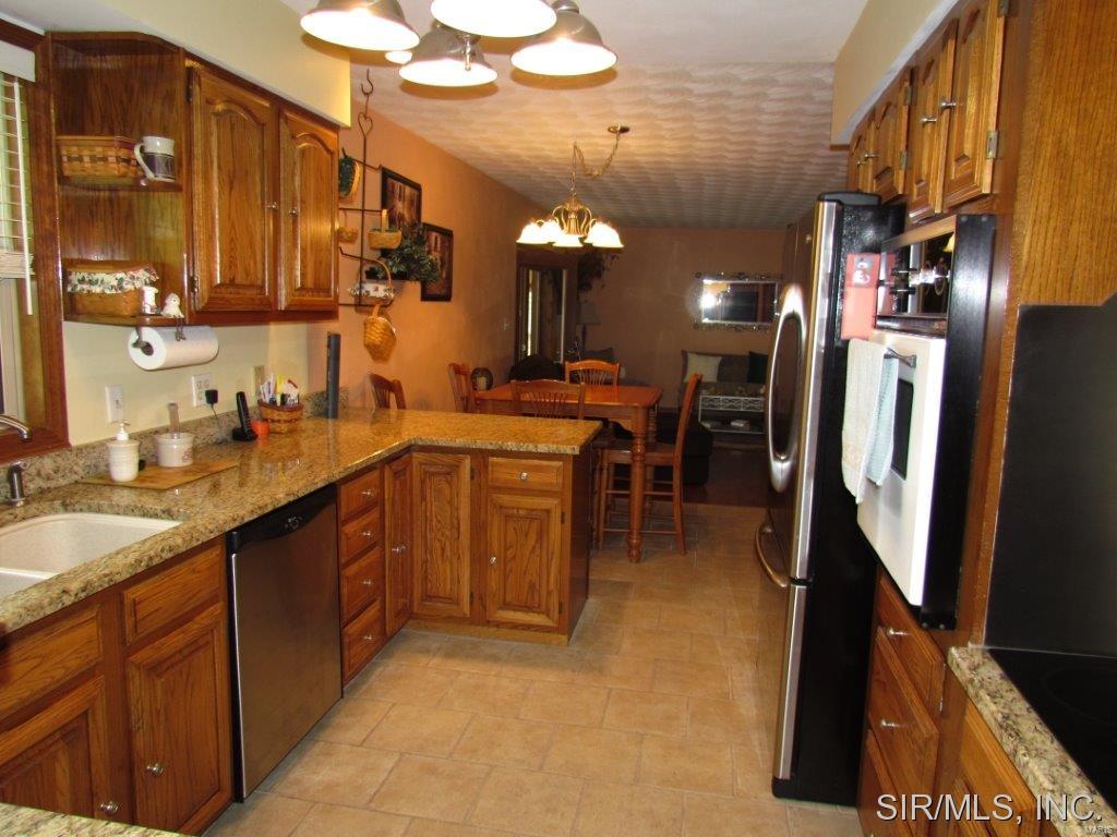 5562 Seminary Road Alton, IL 62002 - Photo 16 of 36 Gallery Image 16