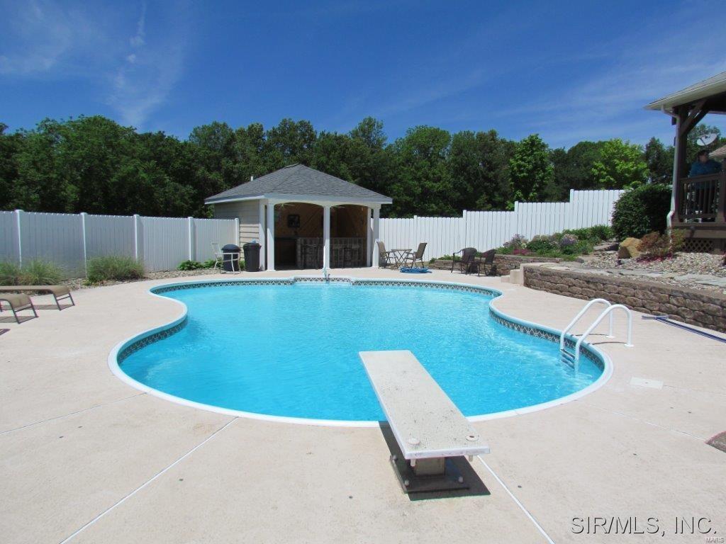 5562 Seminary Road Alton, IL 62002 - Photo 3 of 36 Gallery Image 3