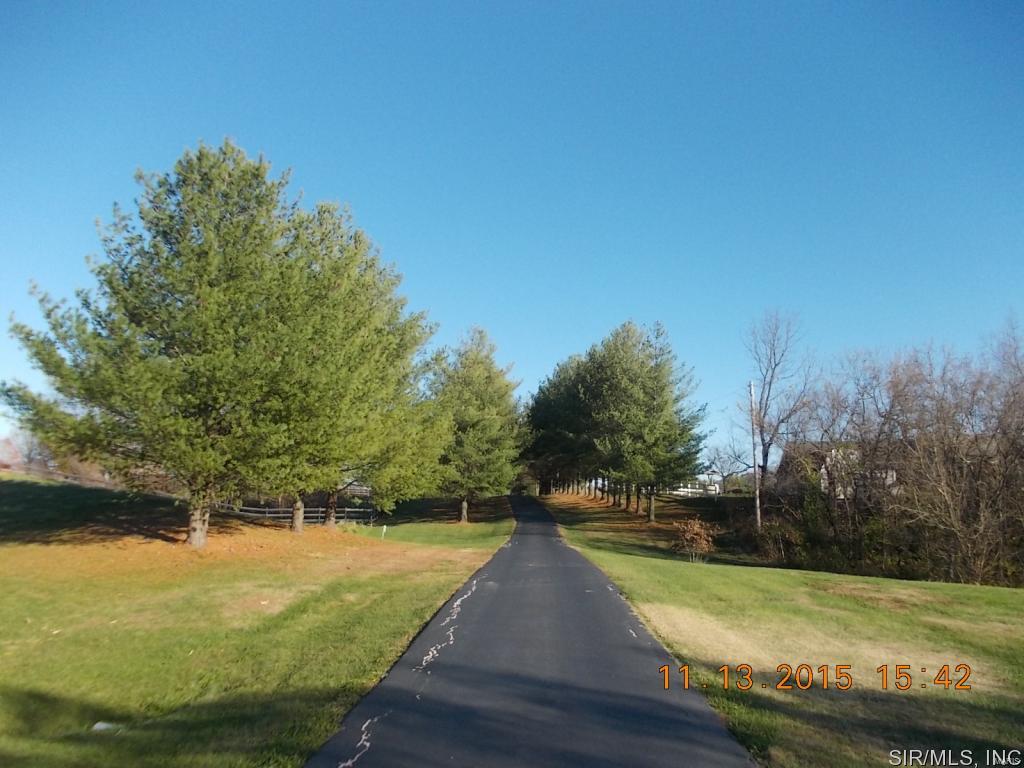5562 Seminary Road Alton, IL 62002 - Photo 8 of 36 Gallery Image 8