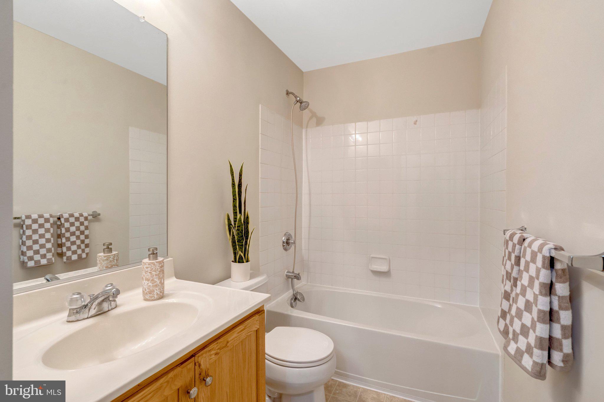 25121 Monteith Terrace Chantilly, VA 20152 - Photo 34 of 54 Third Level Full Bath