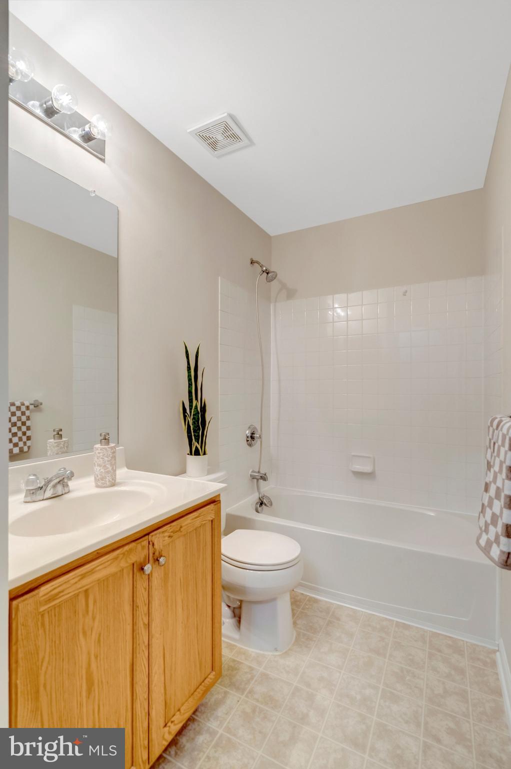 25121 Monteith Terrace Chantilly, VA 20152 - Photo 35 of 54 Third Level Full Bath
