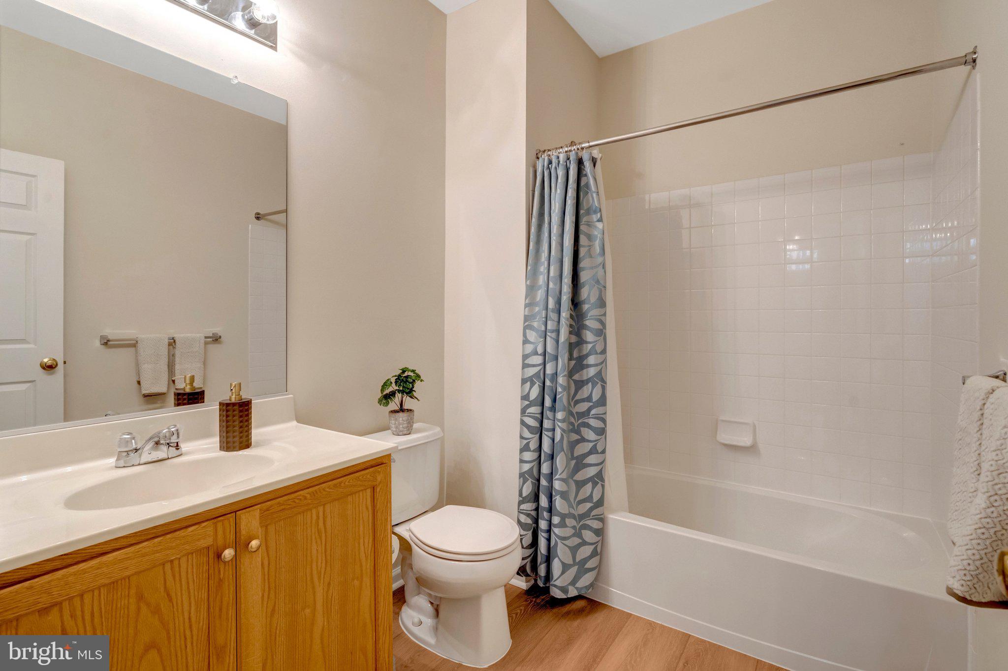 25121 Monteith Terrace Chantilly, VA 20152 - Photo 8 of 54 First Level Full Bath