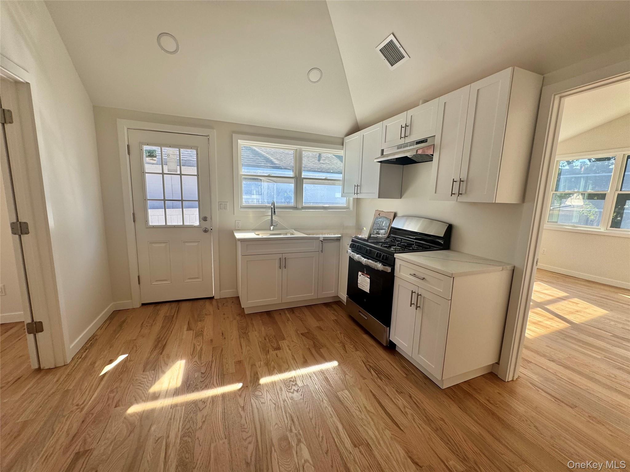 98 Steamboat Road Great Neck, NY 11024 - Photo 19 of 23 Gallery Image 19