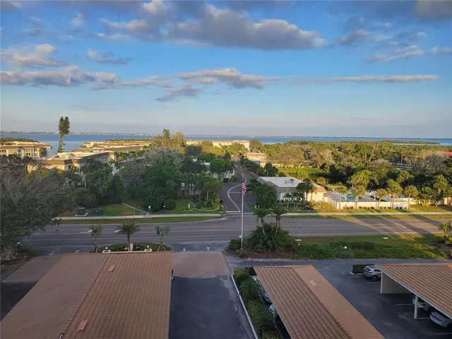 a view of a city street view