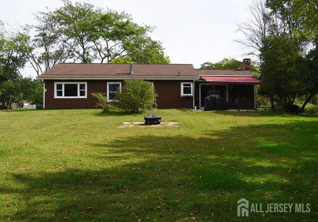 a view of a house with a backyard