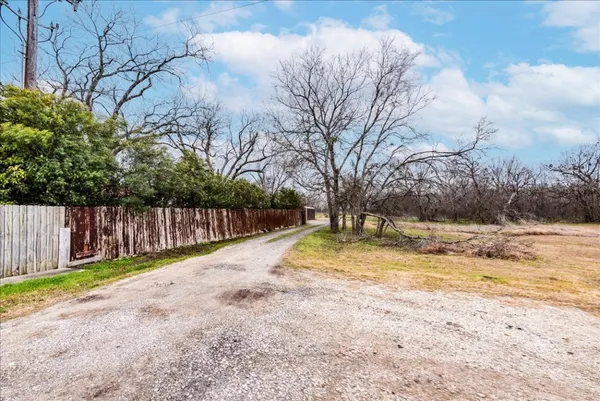 $700,000 | 530 Continental Drive, Seguin, TX 78155