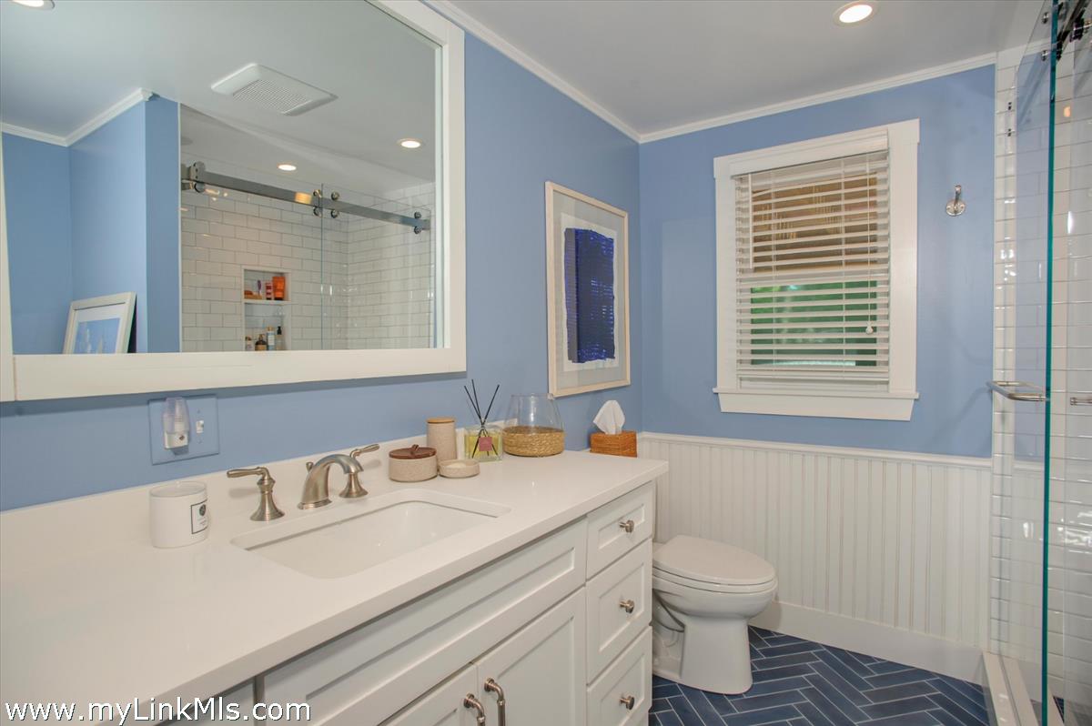 8 Massasoit Road Edgartown, MA 02539 - Photo 15 of 33
