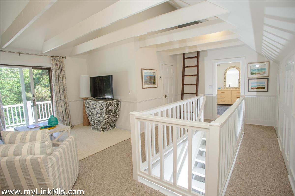 8 Massasoit Road Edgartown, MA 02539 - Photo 21 of 33