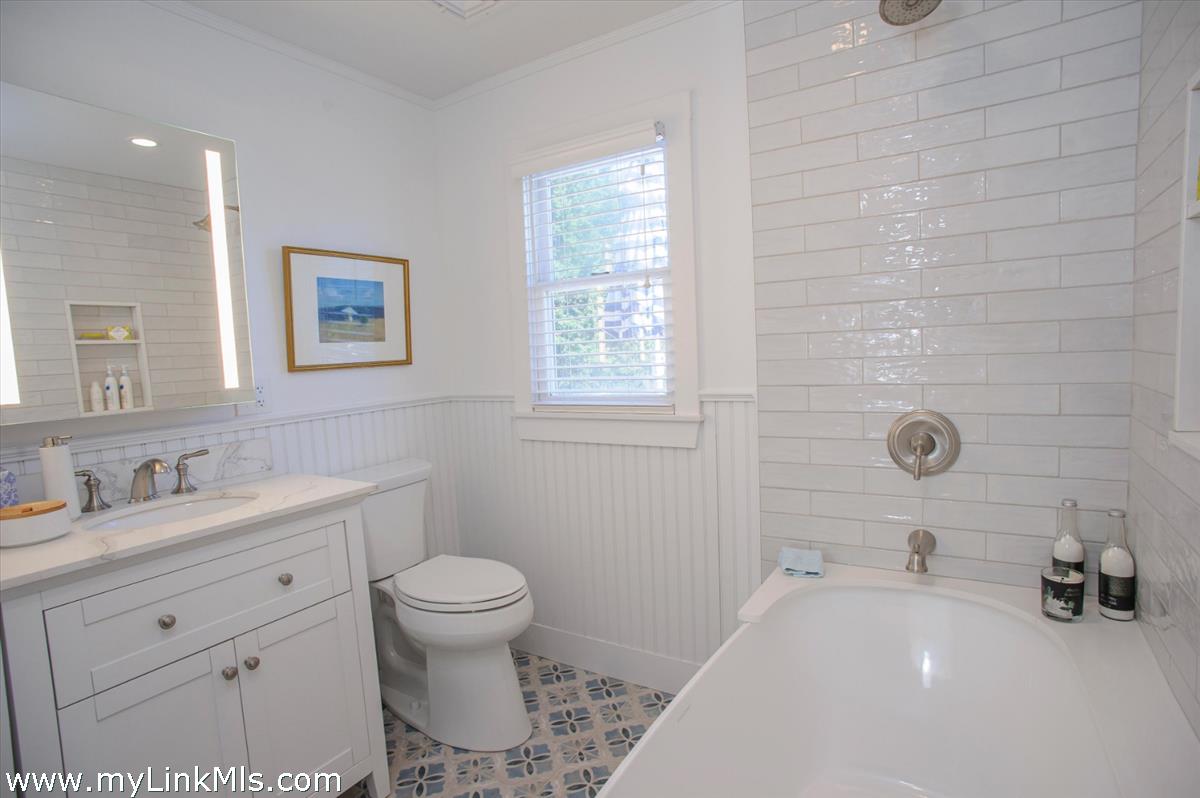 8 Massasoit Road Edgartown, MA 02539 - Photo 26 of 33