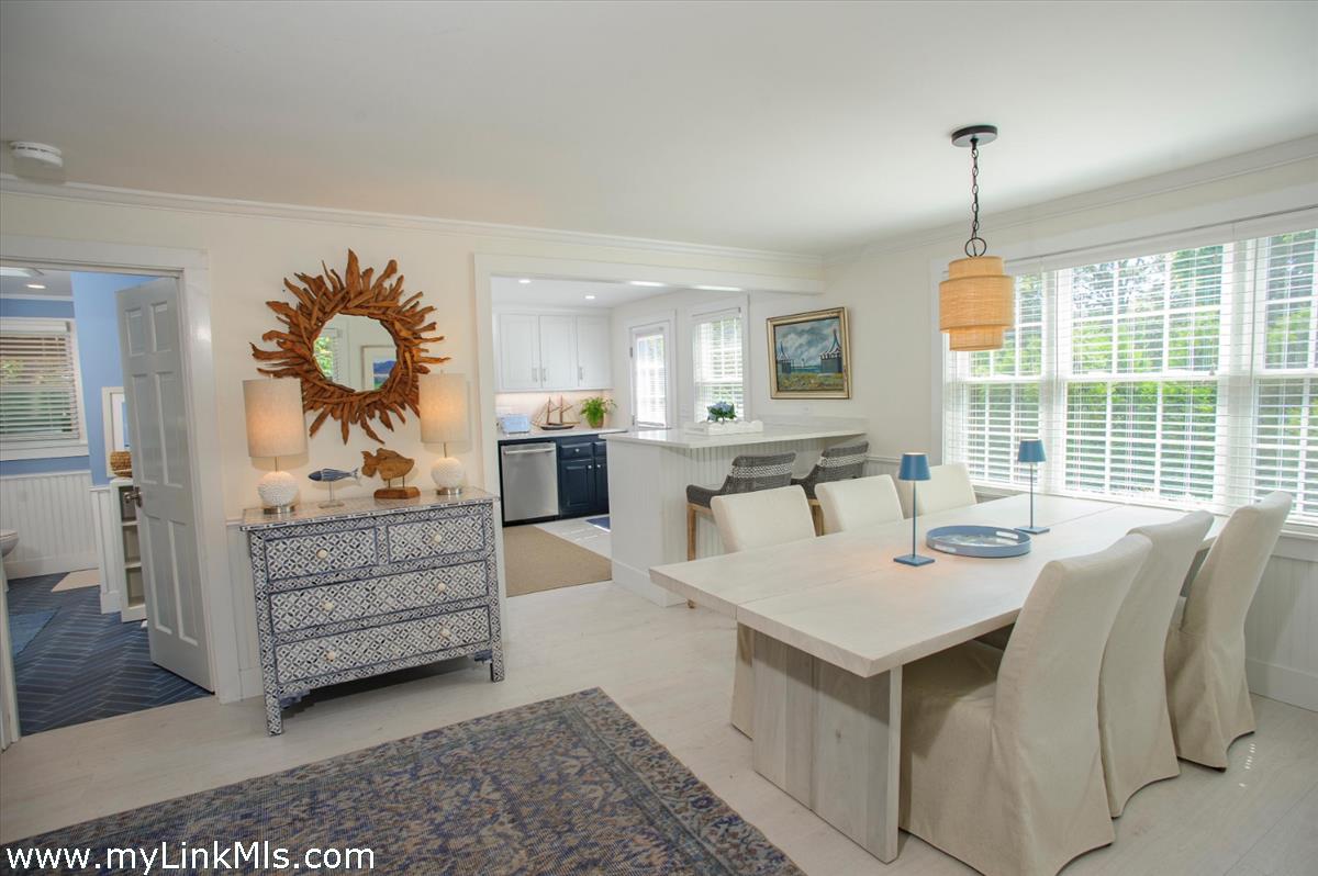 8 Massasoit Road Edgartown, MA 02539 - Photo 3 of 33