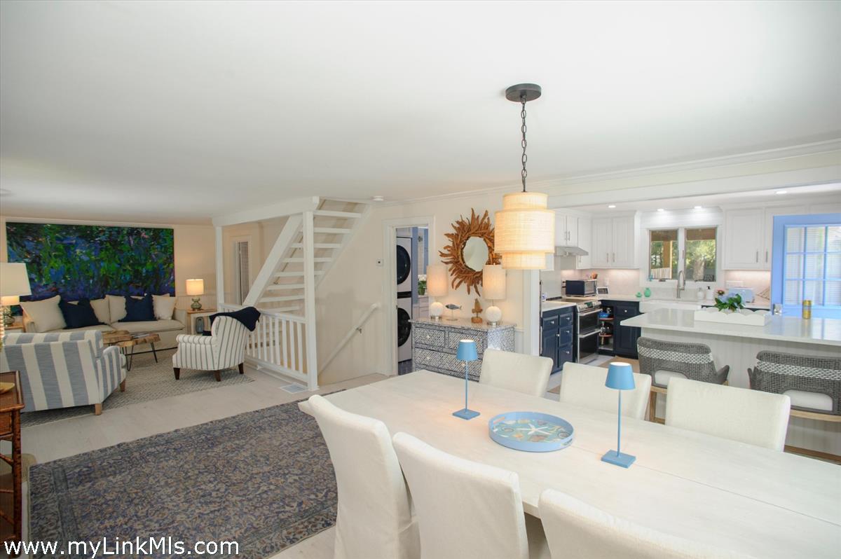 8 Massasoit Road Edgartown, MA 02539 - Photo 8 of 33