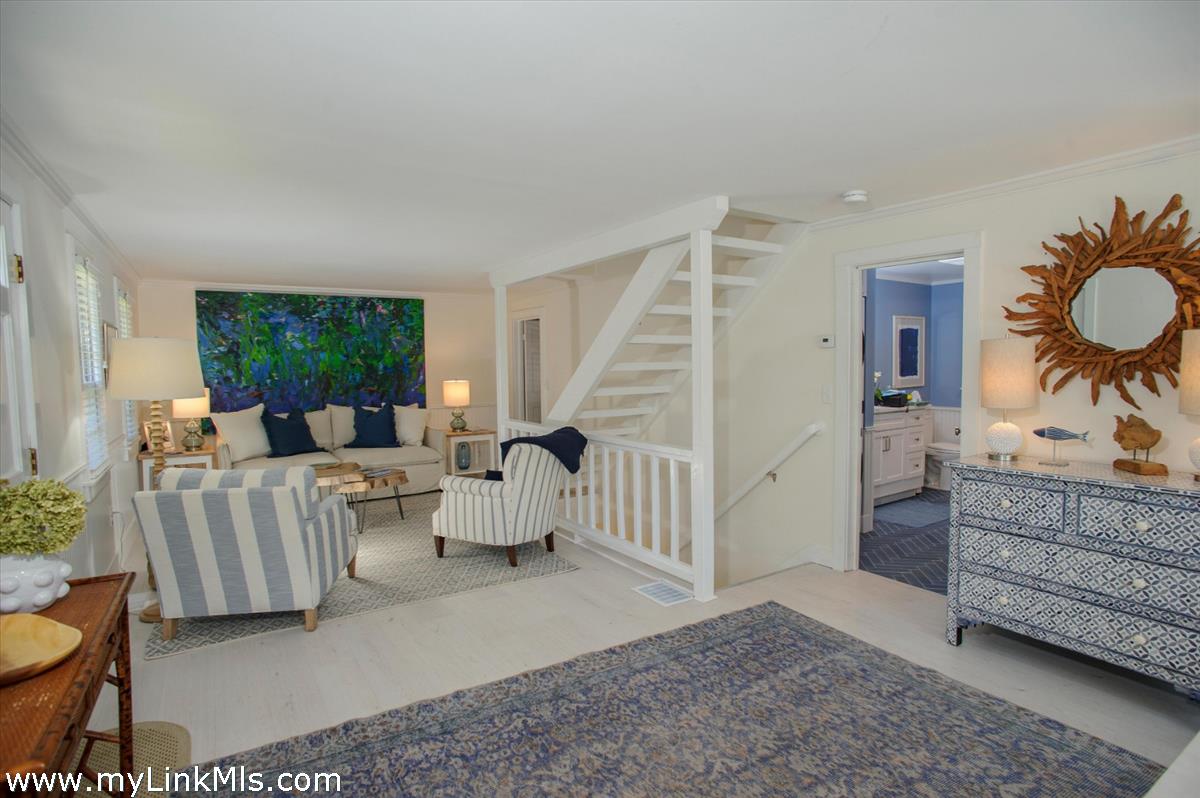 8 Massasoit Road Edgartown, MA 02539 - Photo 10 of 33