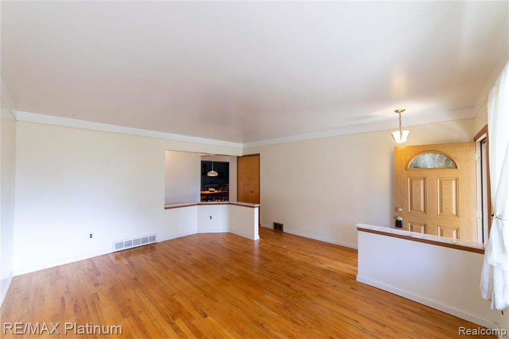 14127 Martin Road Warren, MI 48088 - Photo 5 of 34