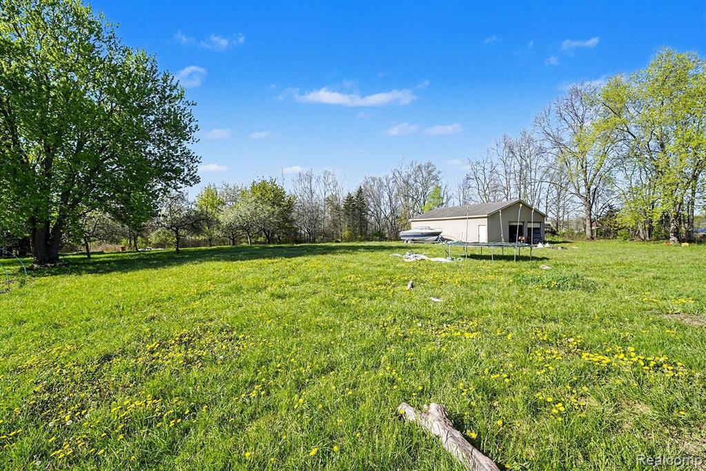 7255 Lahring Road Gaines, MI 48436 - Photo 9 of 25