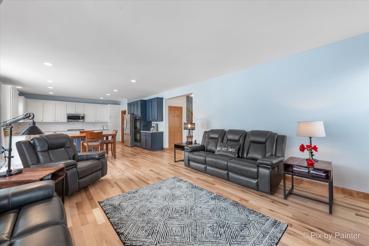 488 Newcastle Drive Cary, IL 60013 - Photo 11 of 33 a living room with furniture and a couch