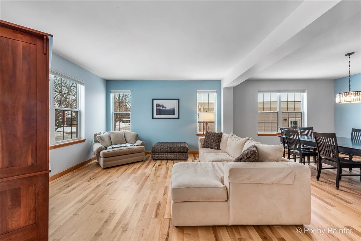 488 Newcastle Drive Cary, IL 60013 - Photo 5 of 33 a living room with furniture and a window