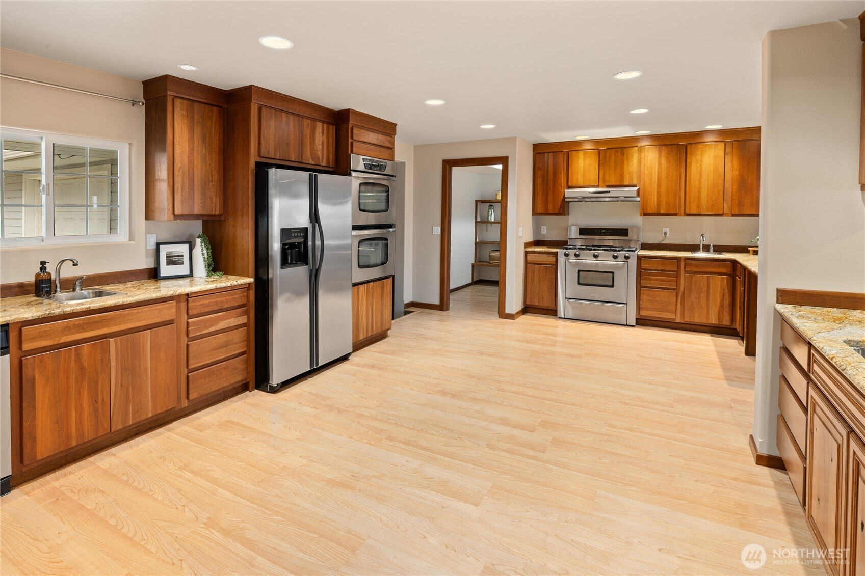 709 South Matthews Road Ellensburg, WA 98926 - Photo 12 of 40 a large kitchen with stainless steel appliances kitchen island granite countertop a stove refrigerator and cabinets