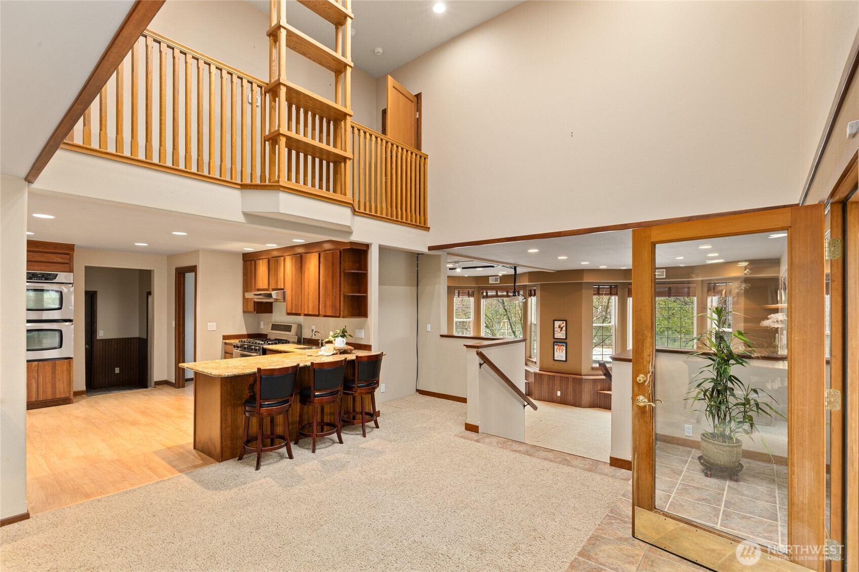 709 South Matthews Road Ellensburg, WA 98926 - Photo 13 of 40 a view of a big room with breakfast area