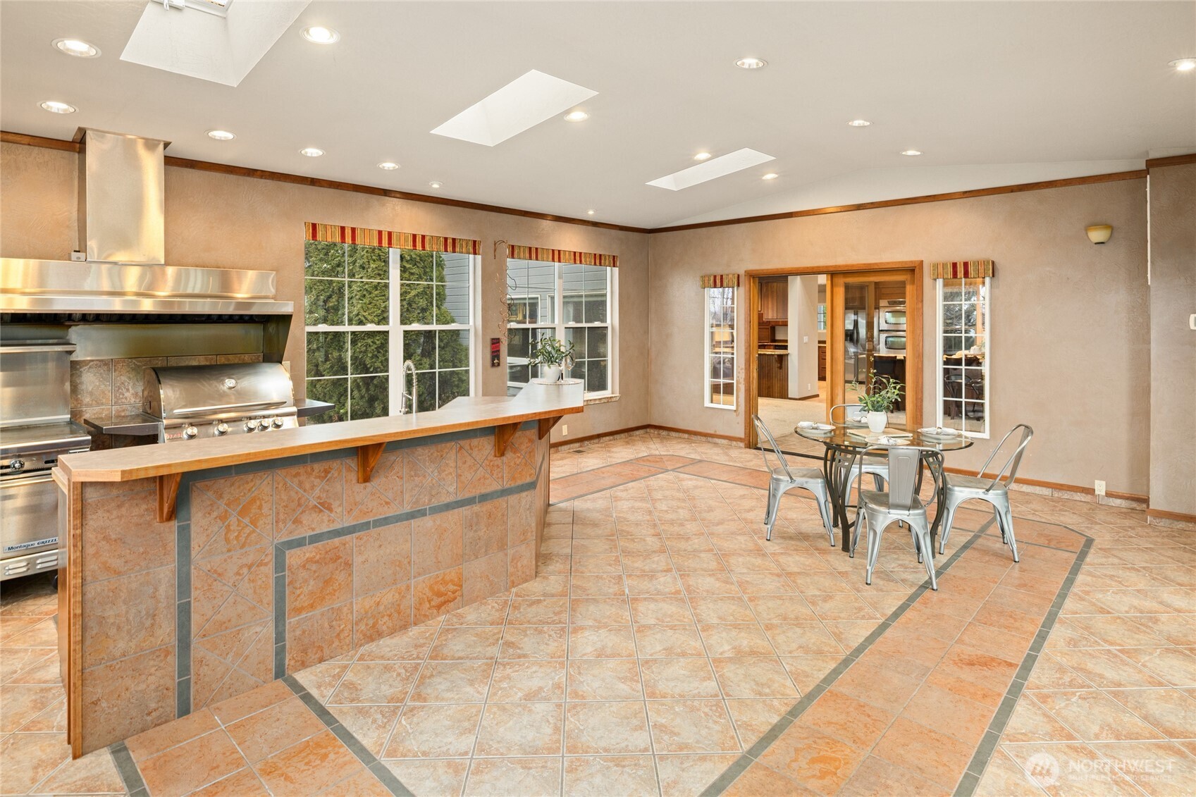 709 South Matthews Road Ellensburg, WA 98926 - Photo 14 of 40 a living room with stainless steel appliances kitchen island granite countertop furniture and a kitchen view