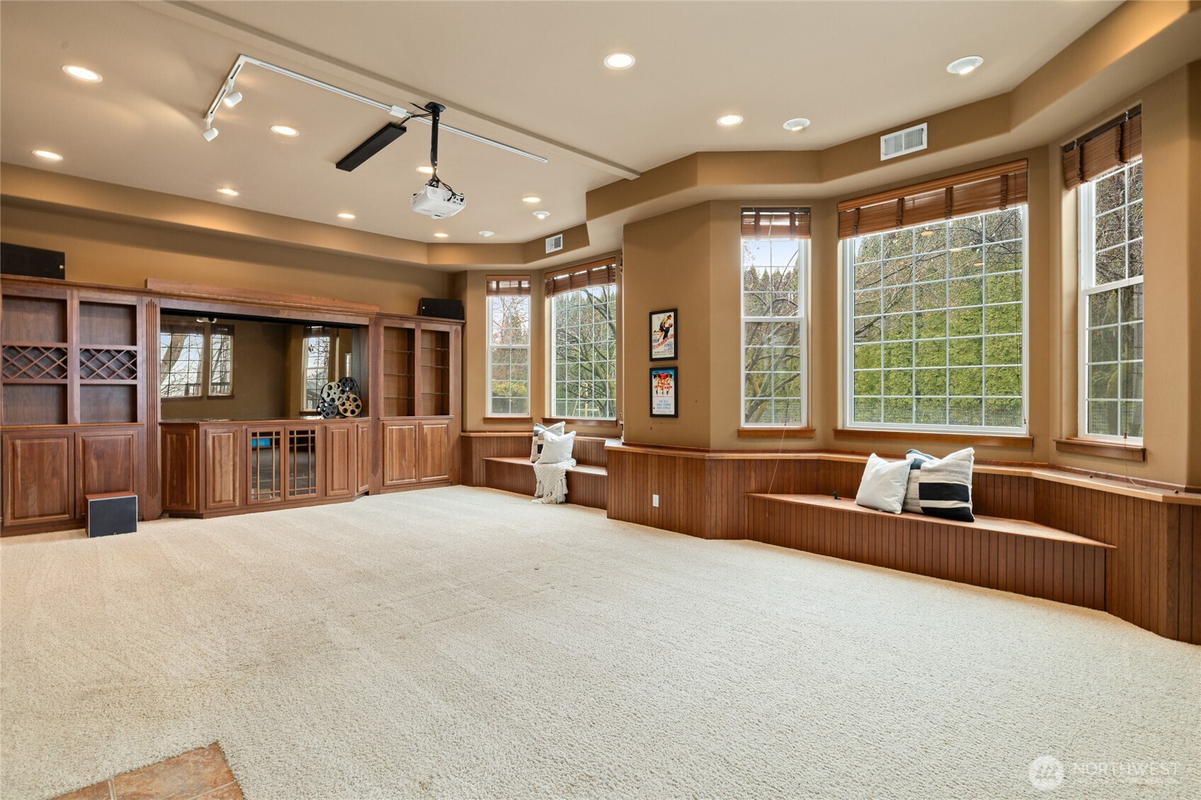 709 South Matthews Road Ellensburg, WA 98926 - Photo 16 of 40 a large room with windows and chandelier