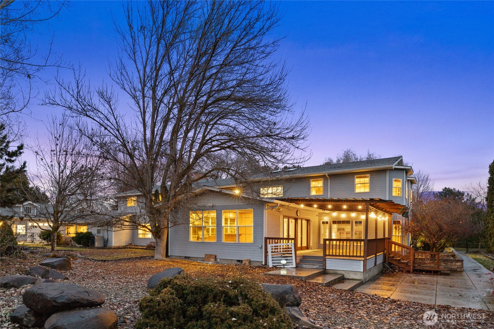 709 South Matthews Road Ellensburg, WA 98926 - Photo 2 of 40 a front view of a house with a yard