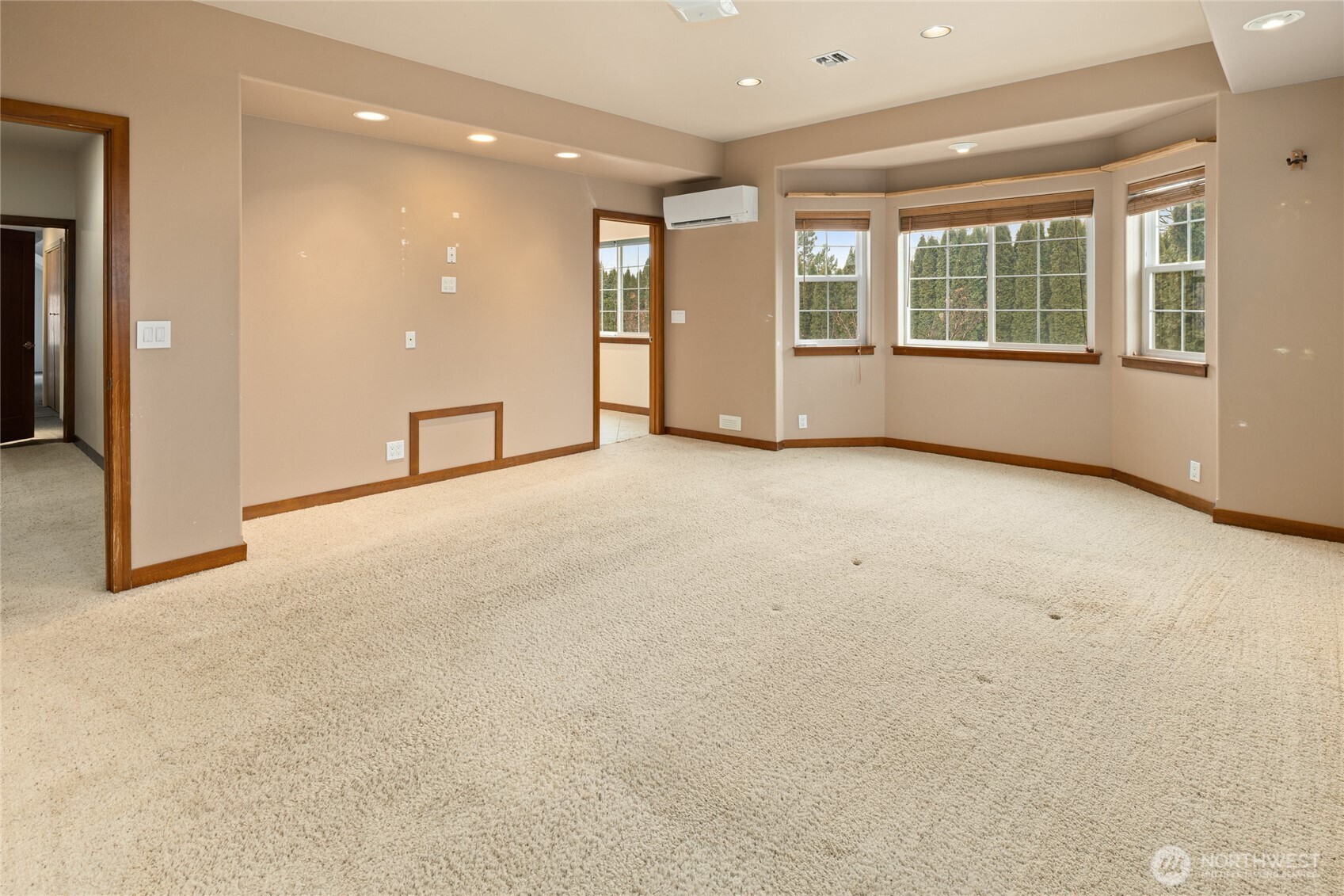 709 South Matthews Road Ellensburg, WA 98926 - Photo 25 of 40 a view of an empty room with a window