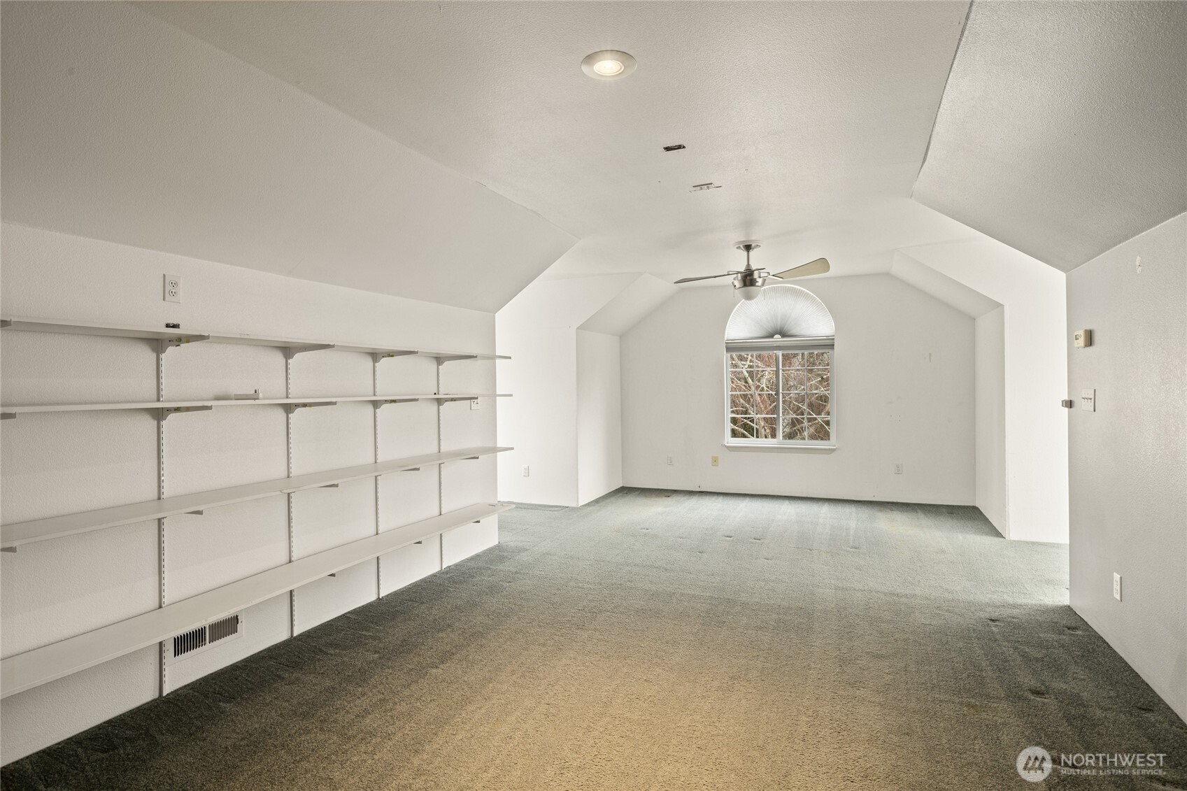 709 South Matthews Road Ellensburg, WA 98926 - Photo 28 of 40 a view of a garage