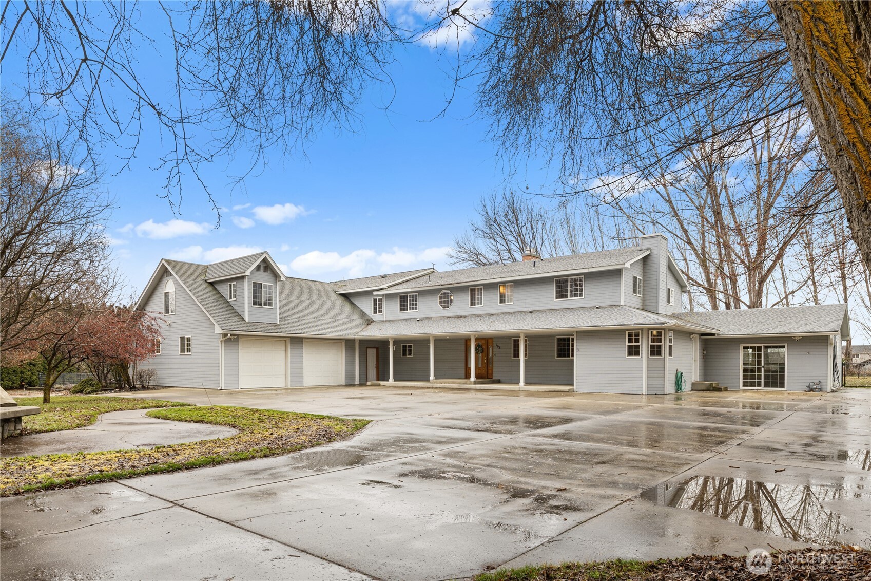 709 South Matthews Road Ellensburg, WA 98926 - Photo 33 of 40 a front view of a house with a yard
