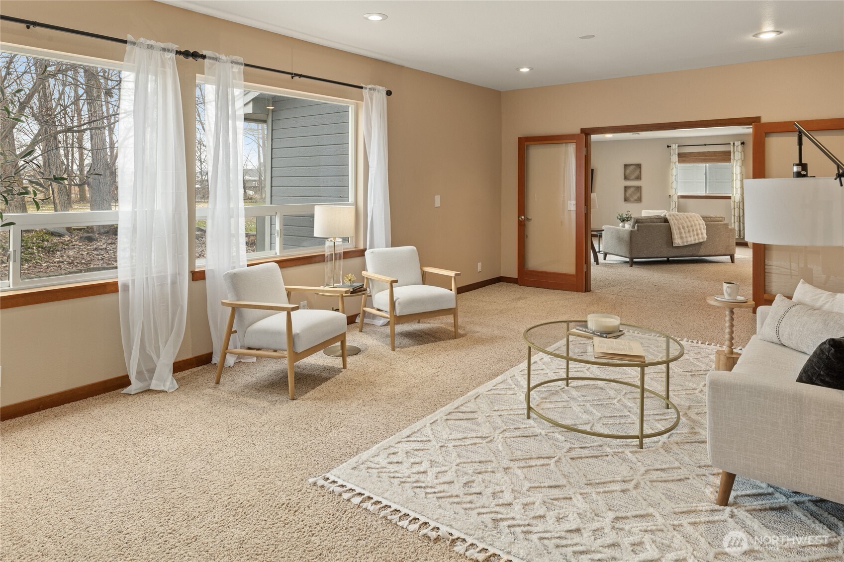 709 South Matthews Road Ellensburg, WA 98926 - Photo 5 of 40 a living room with furniture and a window