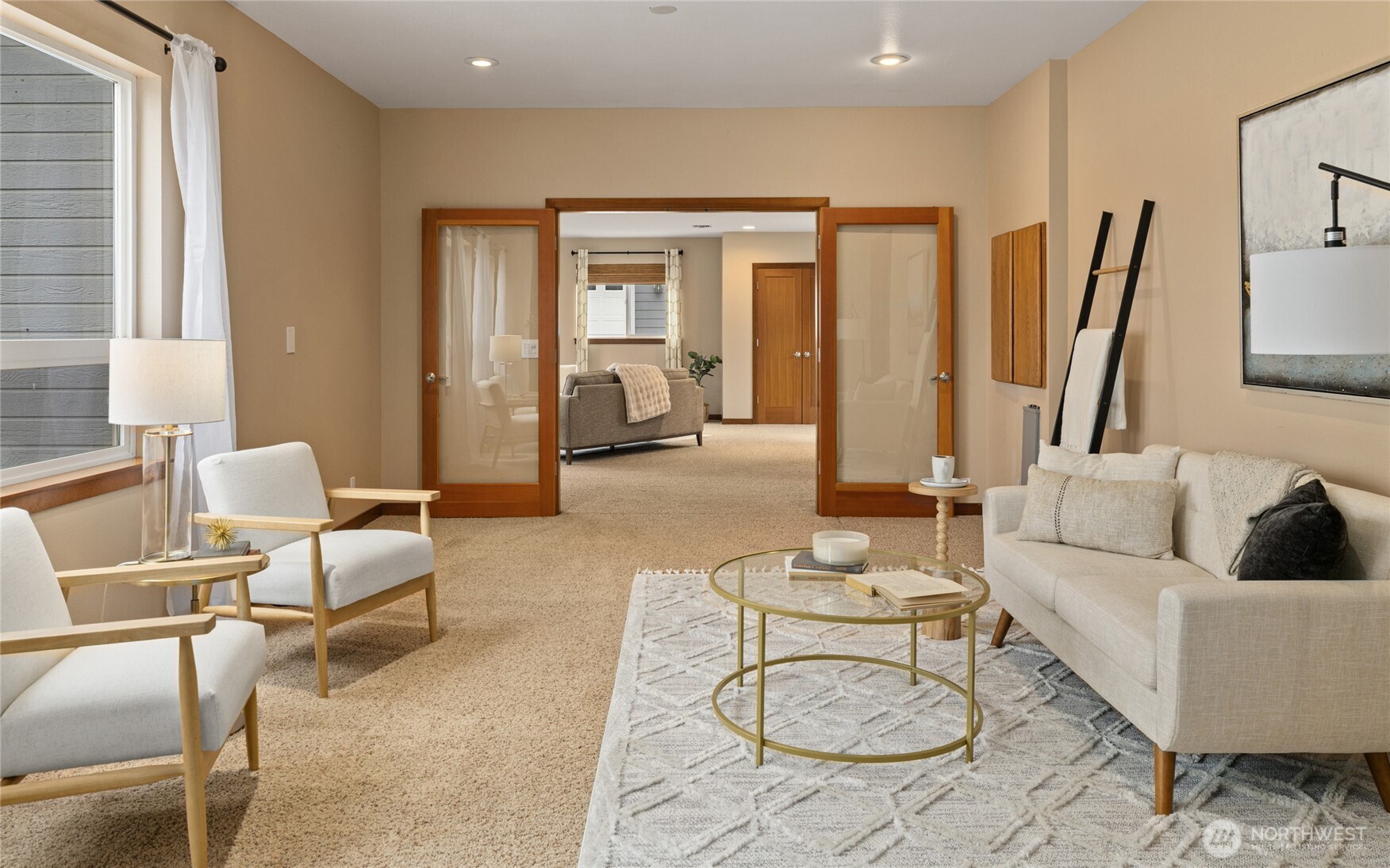 709 South Matthews Road Ellensburg, WA 98926 - Photo 6 of 40 a living room with furniture and a large window