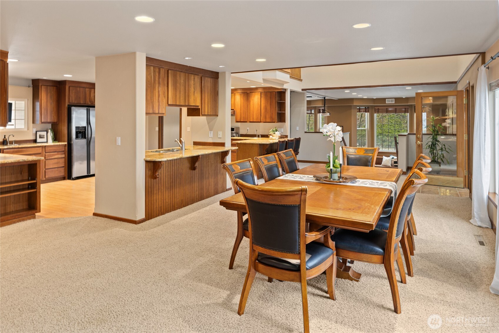 709 South Matthews Road Ellensburg, WA 98926 - Photo 9 of 40 a large kitchen with a table and chairs