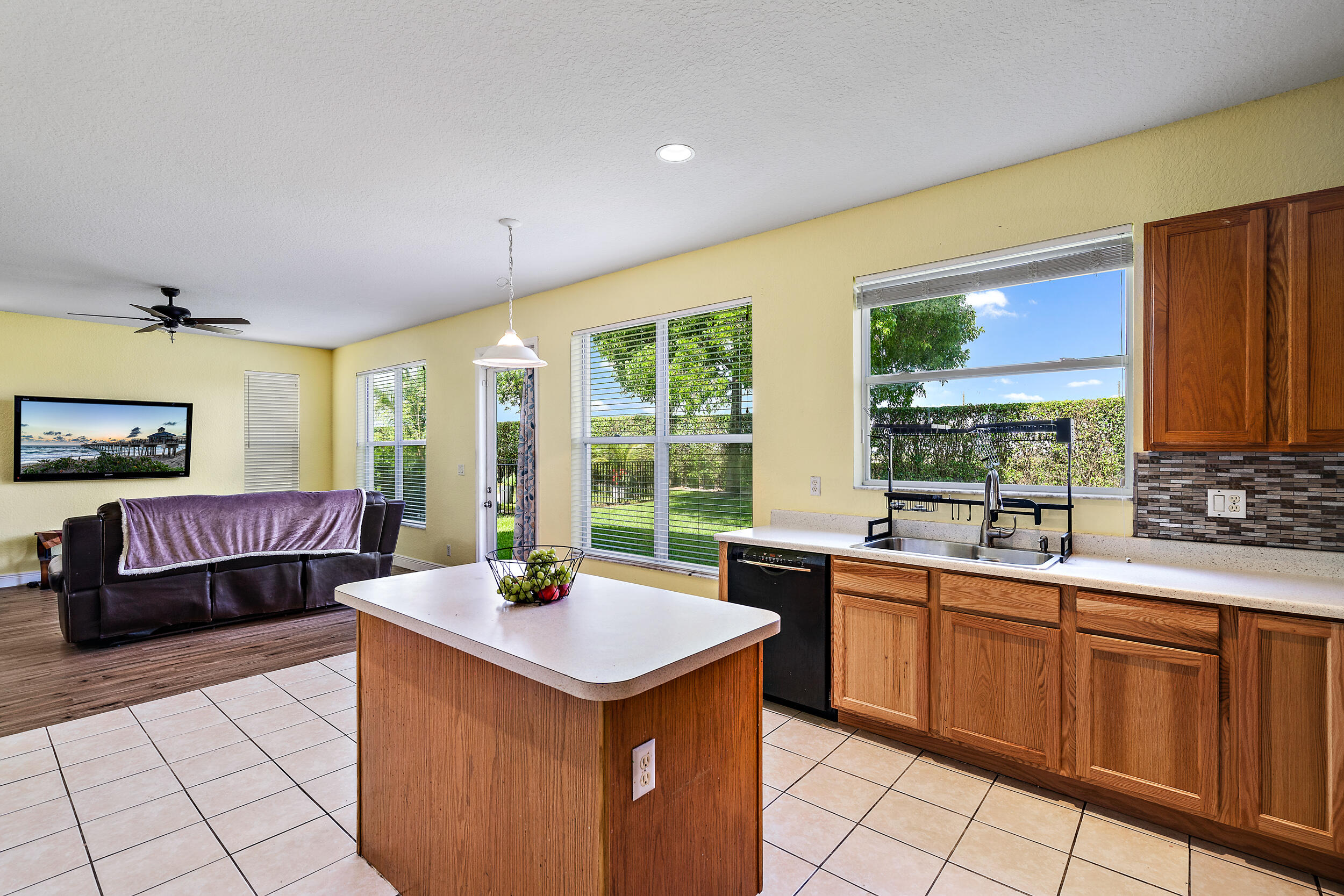 1211 Rose Gate Boulevard Riviera Beach, FL 33404 - Photo 7 of 18 1211 Rosegate Blvd MLS-6