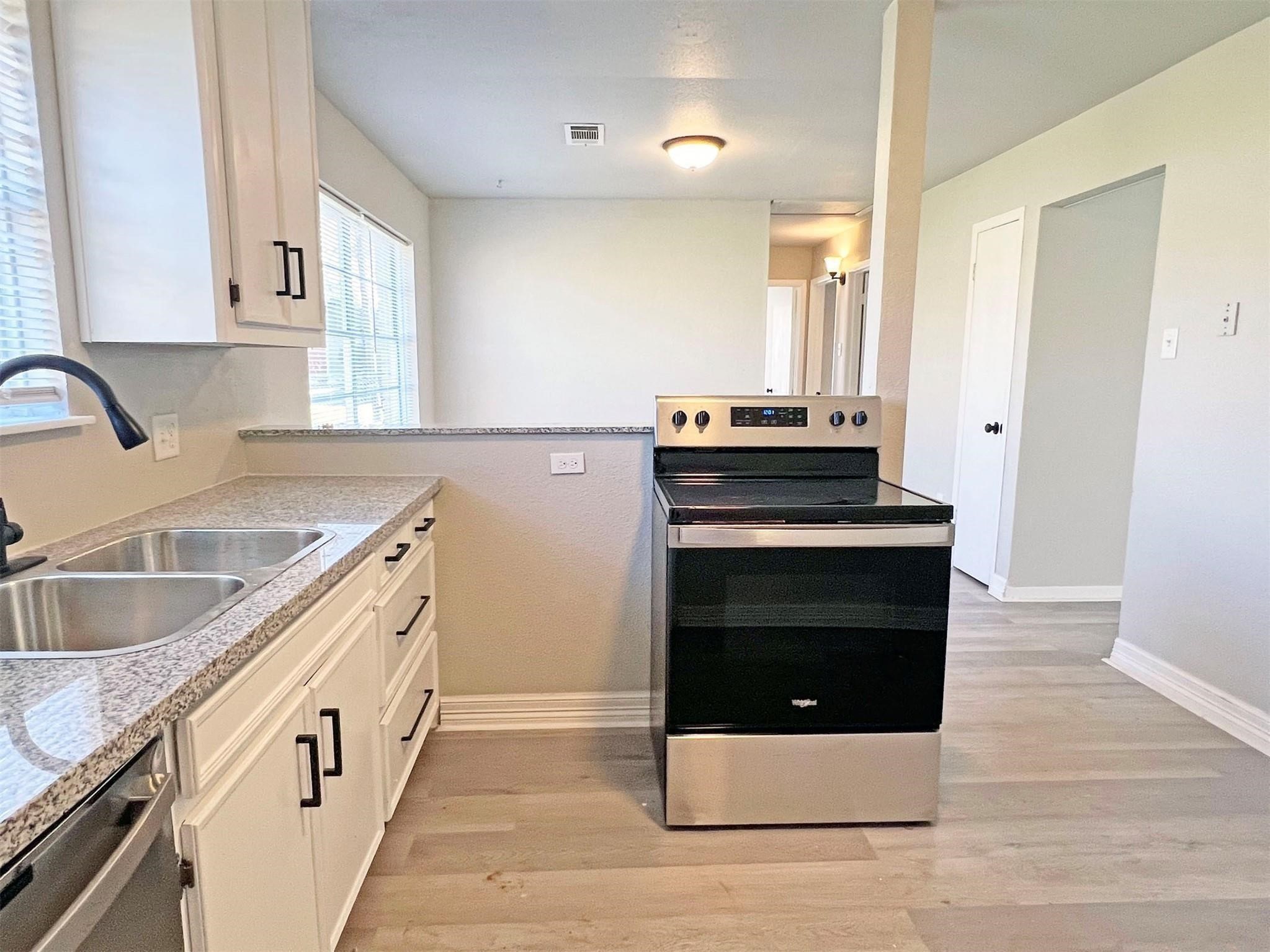 224 Stuart Street Clute, TX 77531 - Photo 12 of 22